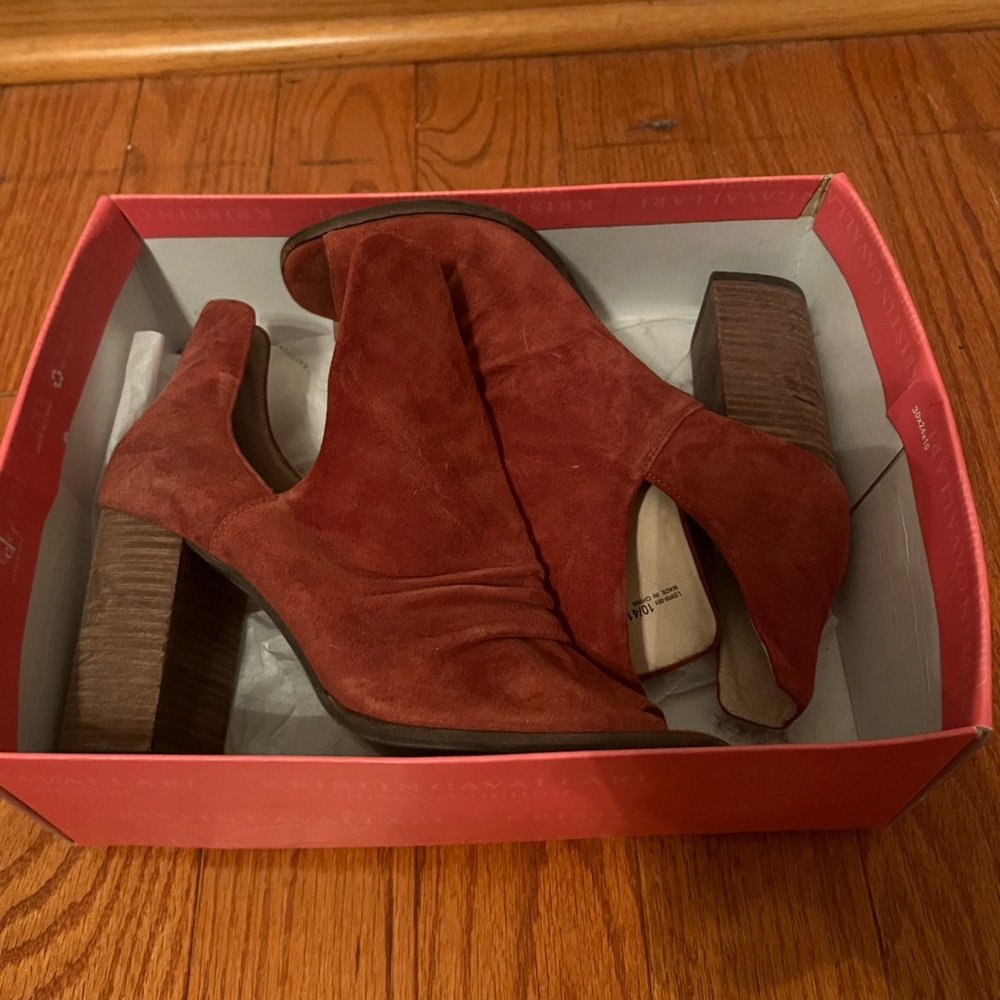 Women's Suede Block Heel Shoes - Red